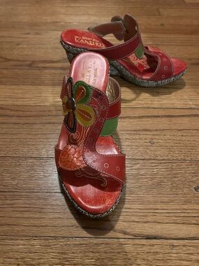 Red Floral Appliqué Wedge Sandals with Green Accents